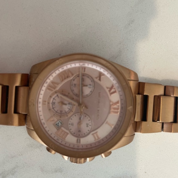 Michael Kors Rose Gold Watch - Picture 2 of 5